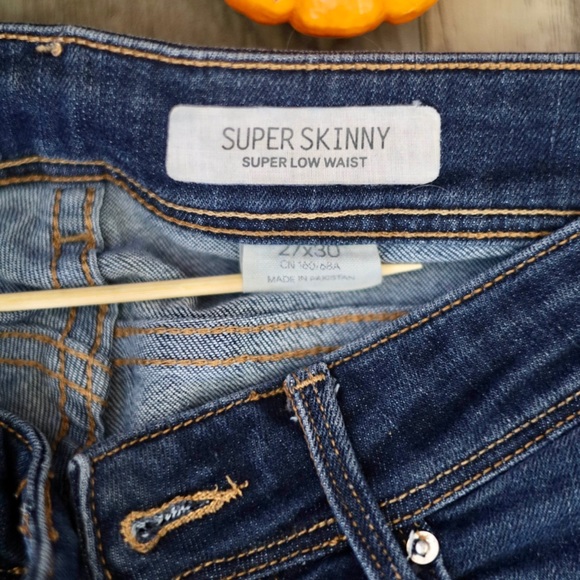 HPx2!! 🎉🎉 EUC H&M Super Skinny Super Low Waist Jeans. Size 27. - Picture 3 of 3